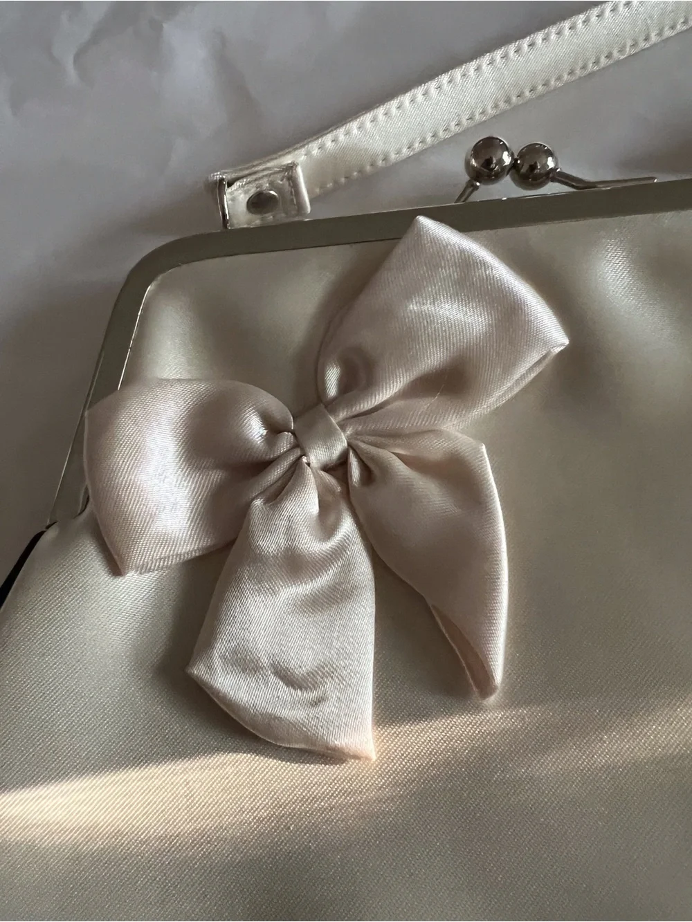 Vintage Elegant Cream Satin Bow Wristlet - Women Bags